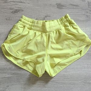 Lululemon Hotty Hot 2.5"